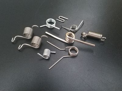 怎样安装转向弹簧?